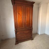 Mobile antico in legno massello