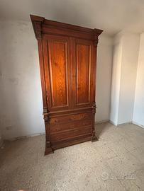 Mobile antico in legno massello