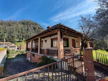 Immobile in asta di 267 m² con più di 5 locali a B