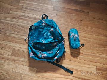 Zaino Eastpak con portapenne abbinato