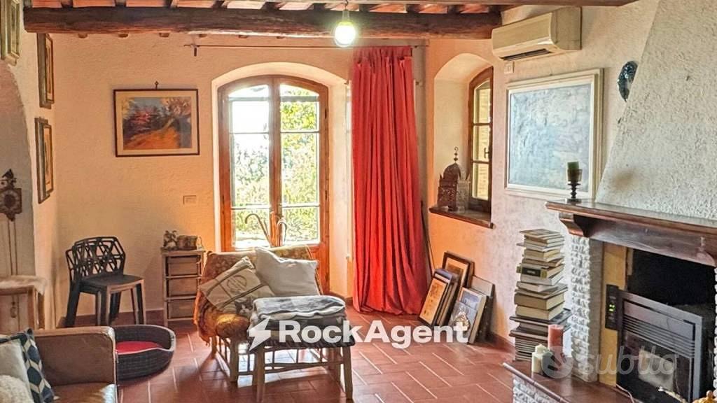 Rustico / Casale di 405 m² con più di 5 locali a M - Vista 2
