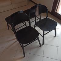 Quattro sedie in legno