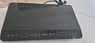 Cucina da campeggio, piano induzione e forno micro