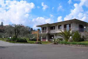 Terreno agricolo con villa, uliveto e vigneto