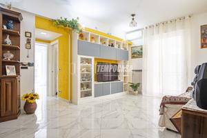 3 LOCALI COMPLETAMENTE RISTRUTTURATO + BOX