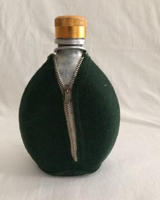 Vecchia borraccia in alluminio