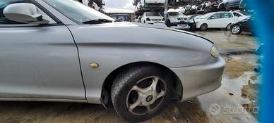 HYUNDAI COUPE TIBURON 2000 - PARAFANGO DESTRO
