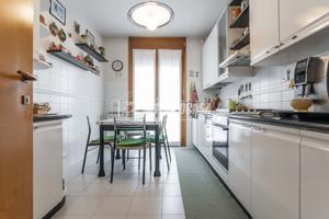 Trilocale doppi servizi con terrazzo e box