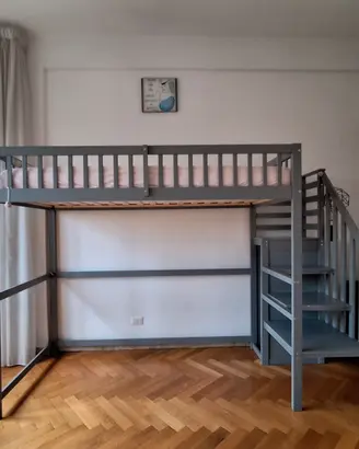 Letto soppalco grigio 90x200 con scala contenitore