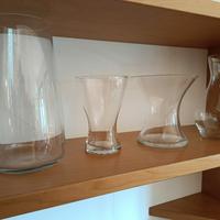 4 Vasi di vetro di varie misure.