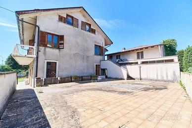 Immobile di 95 m² con 1 locale a Calusco d'Adda