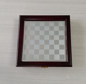 Gioco ,con scacchi in vetro. Vintage.
