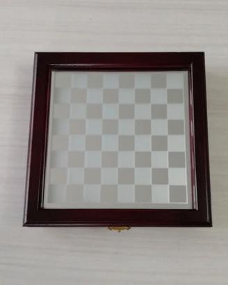 Gioco ,con scacchi in vetro. Vintage.