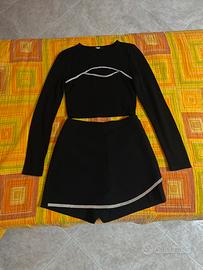 completino  compreso di top e pantagonna