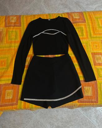 completino  compreso di top e pantagonna