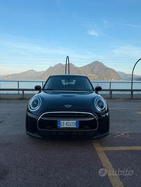 Mini Cooper 5 porte nera