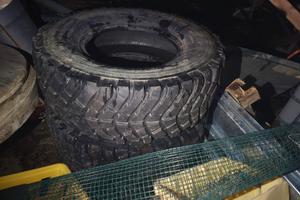 Cerchi e gomme originali Nissan