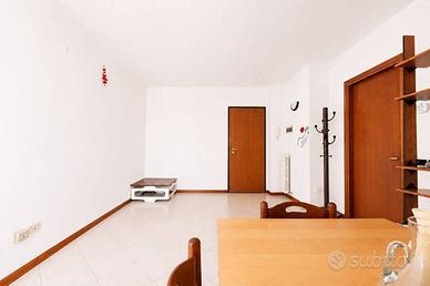 Appartamento di 65 m² con 2 locali e box auto a Mi