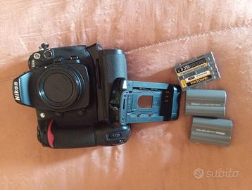 Nikon D300 + Battery Grip MB-D10 +3 batterie,