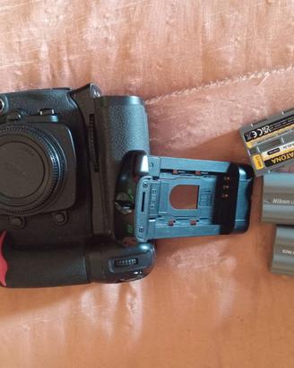 Nikon D300 + Battery Grip MB-D10 +3 batterie,