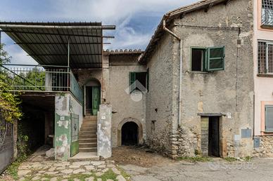 5 LOCALI A MANZIANA