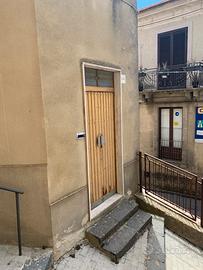 Ampia casa indipendente su tre livelli