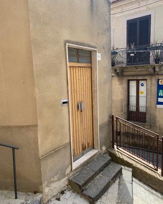 Ampia casa indipendente su tre livelli