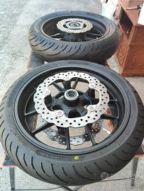 Gomme nuove e cerchi