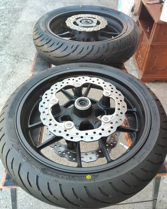Gomme nuove e cerchi