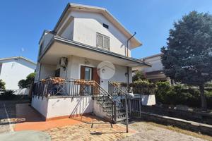 VILLA SINGOLA A GIUGLIANO IN CAMPANIA