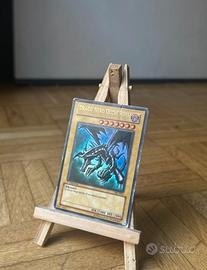 Drago nero occhi rossi