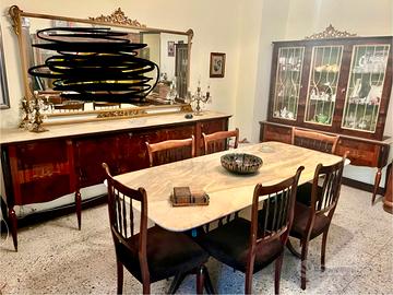 Sala da pranzo classica  in legno e marmo