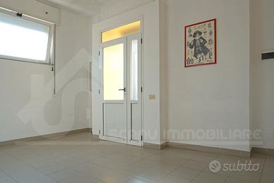 Locale al piano terra a Monastir