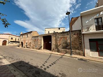 San Vito - Casa su Tre Livelli con Ampio Giardino
