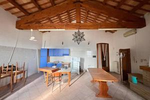 Casa indipendente di 420 m² con più di 5 locali a 