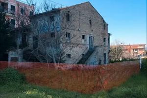 RUSTICO CON TERRENO Sant'elpidio a Mare