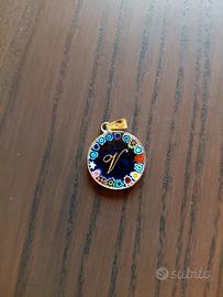 ciondolo Murano con iniziale "V"