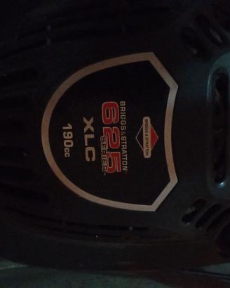Tosaerba con 4 ruote a benzina