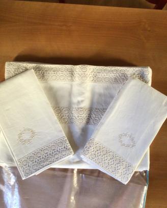 Elegante parure matrimoniale in lino vintage