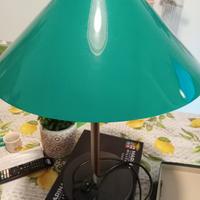 Lampada da tavolo Artemide. Aggregato da tavovolo