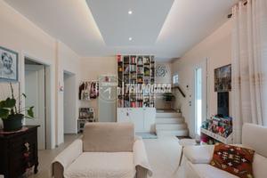 Villa a schiera di testa con giardino
