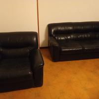 divano e poltrone in pelle nera