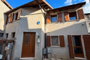 CASA SEMINDIPENDENTE A SEREN DEL GRAPPA
