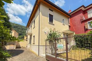 CASA SEMINDIPENDENTE A AIRUNO