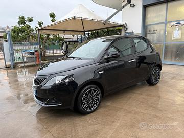 Lancia Ypsilon 1.0 FireFly 5 porte S&S Hybrid Silv