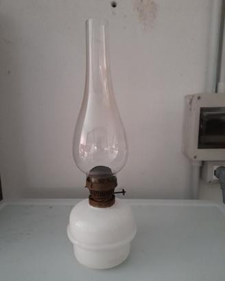 Antica lampada a petrolio + lampadario