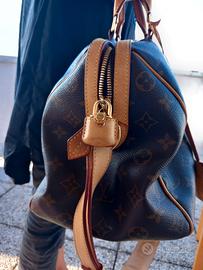 Borsa a mano e  a tracolla in tessuto monogramma 