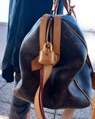 Borsa a mano e  a tracolla in tessuto monogramma 