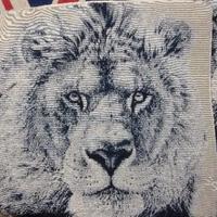 Cuscino leone ricamato