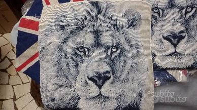 Cuscino leone ricamato